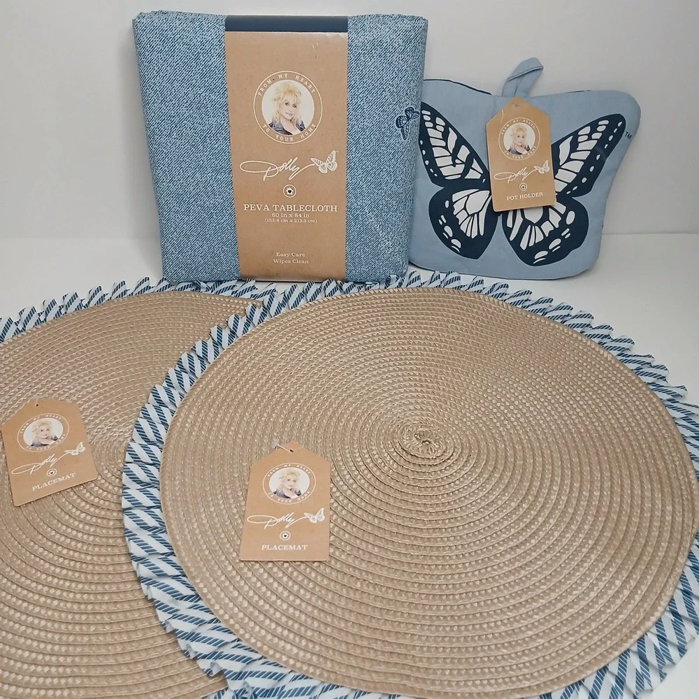 Dolly Parton 4pc Kitchen Set Denim PEVA Tablecloth Pot Holder 2 Woven Placemats